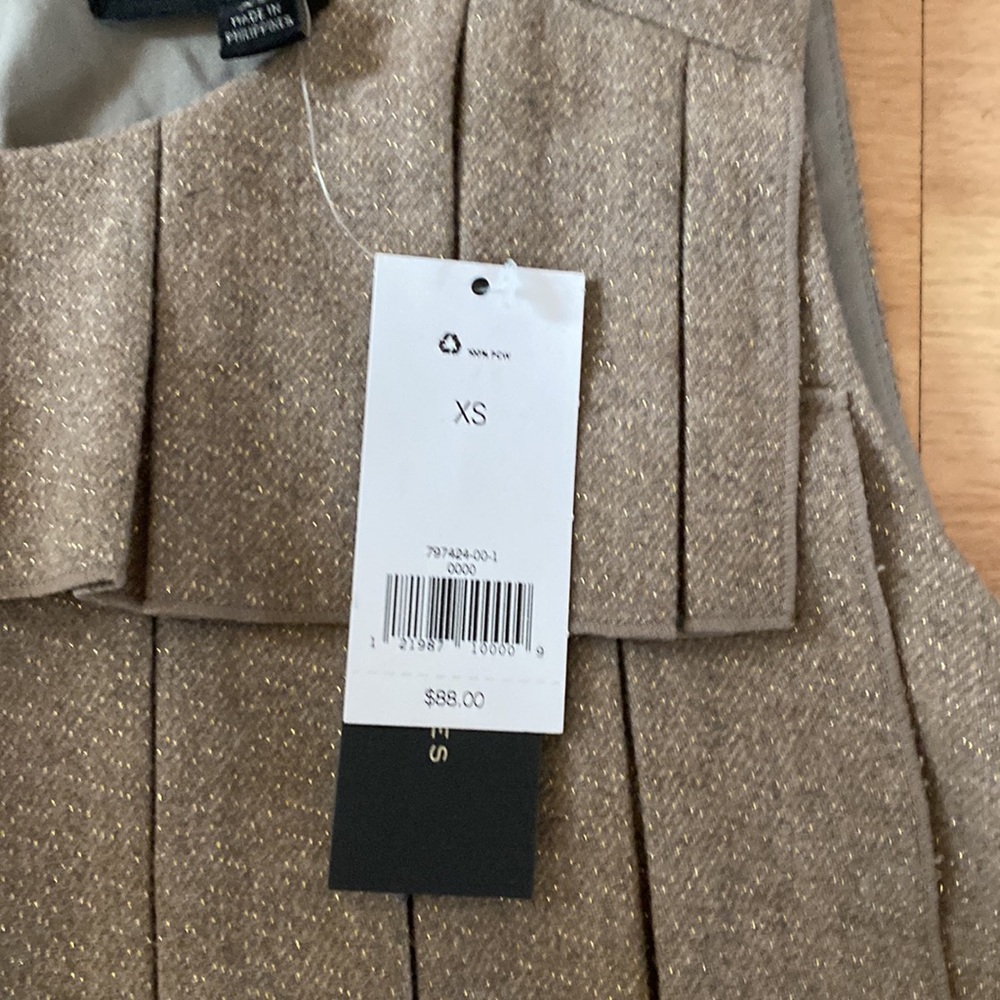 NWT!  Gold Ruffle top - Picture 2 of 5
